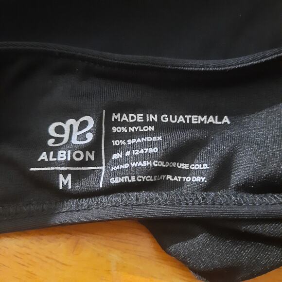 Albion Womens Black Slightly Padded Sports Bra Size Medium - Picture 4 of 5